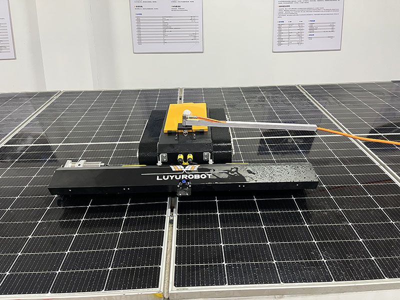 LY-LS series "Fengzheng-10" fourth generation photovoltaic panel cleaning robot