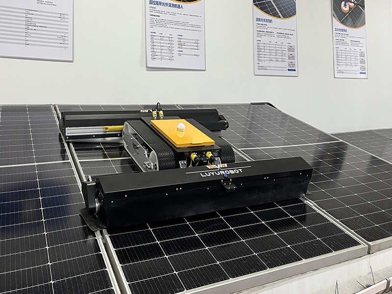 LY-LS系列“风征-12” 双刷头光伏板清洗机器人